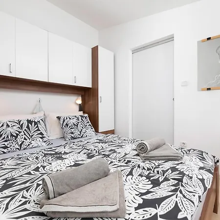 Franc By El-pi Tours