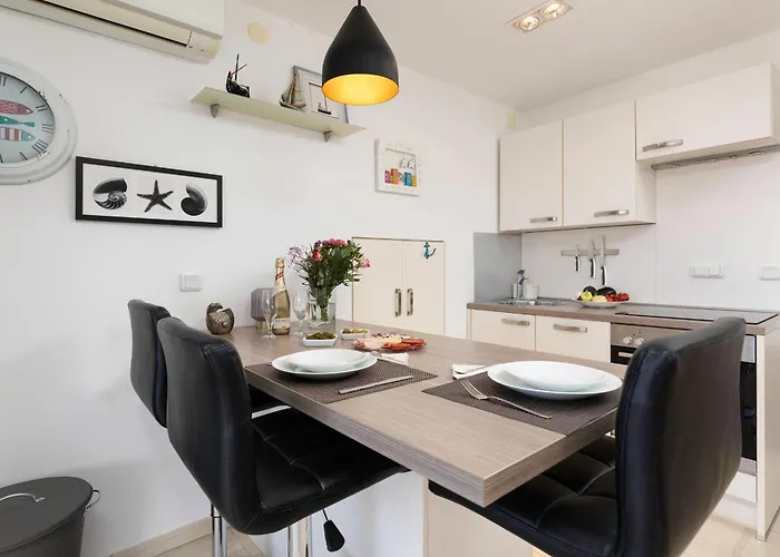 Franc By El-pi Tours * Njivice